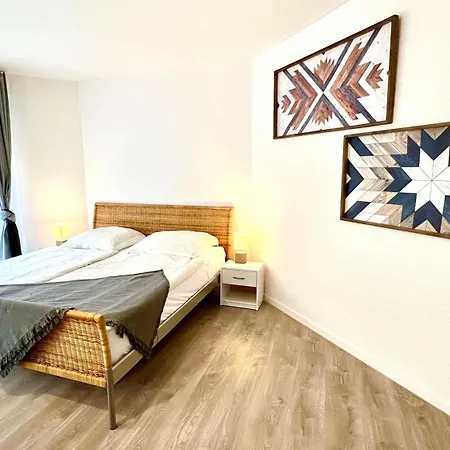 In Linden - Stadtleben - 68qm, Kueche, Bad, 2 Balkons, 5 Personen, Wifi * Hanôver