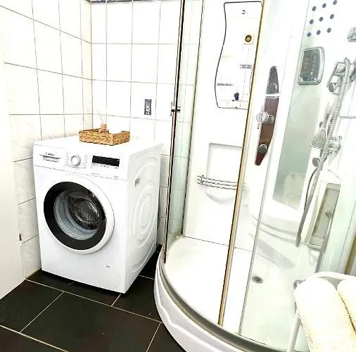 In Linden - Stadtleben - 68qm, Kueche, Bad, 2 Balkons, 5 Personen, Wifi *