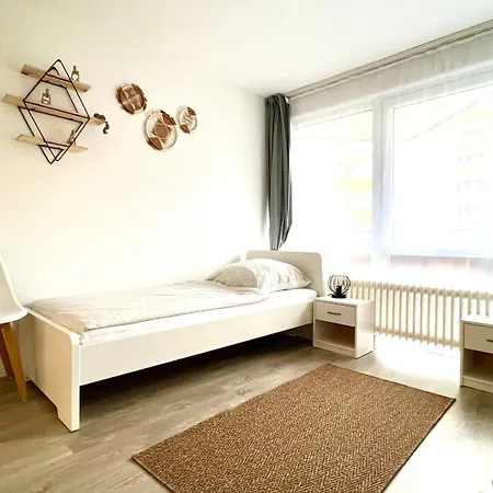 In Linden - Stadtleben - 68qm, Kueche, Bad, 2 Balkons, 5 Personen, Wifi Apartment *